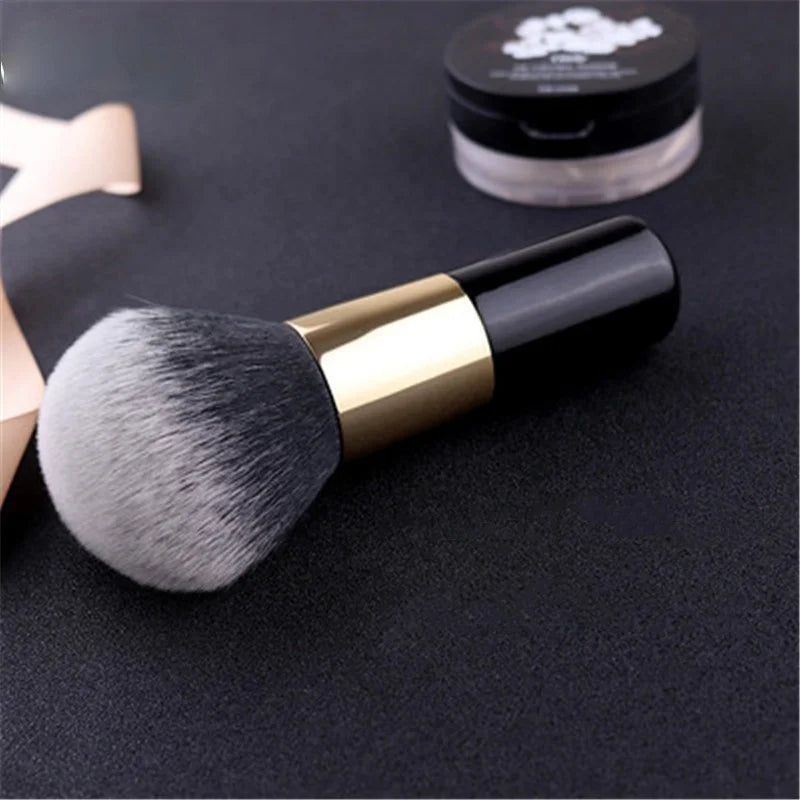 Pinceaux de maquillage noir doux et chic